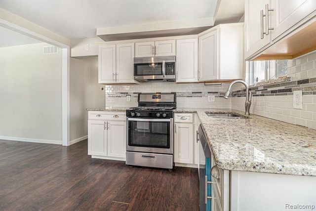 663 Highland Avenue, Lincoln Park, MI 48146