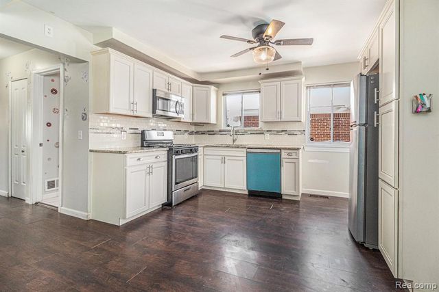 663 Highland Avenue, Lincoln Park, MI 48146