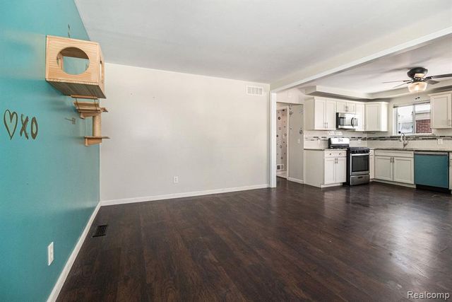 663 Highland Avenue, Lincoln Park, MI 48146