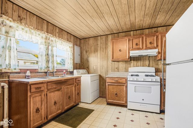 834 Maple Street, Tipton, IN 46072