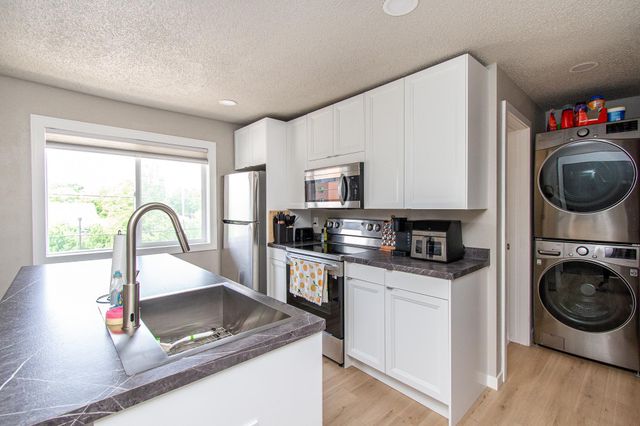 120 University Drive S, Fargo, ND 58103