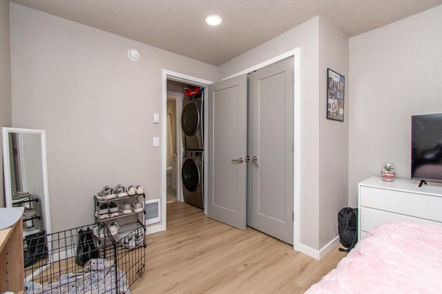 120 University Drive S, Fargo, ND 58103