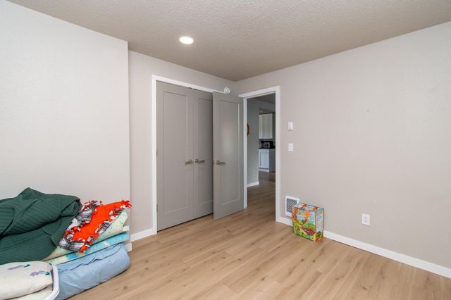 120 University Drive S, Fargo, ND 58103