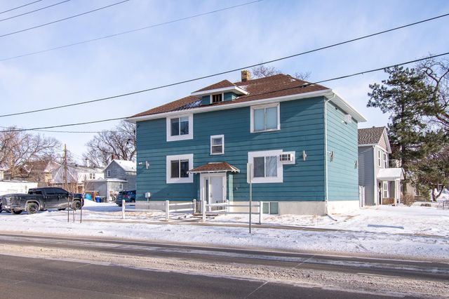 120 University Drive S, Fargo, ND 58103