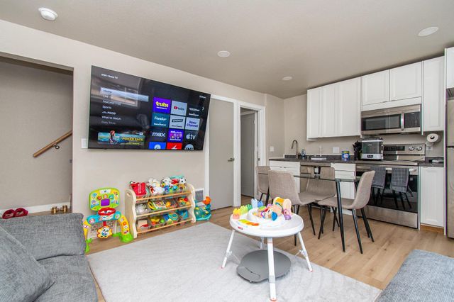 120 University Drive S, Fargo, ND 58103