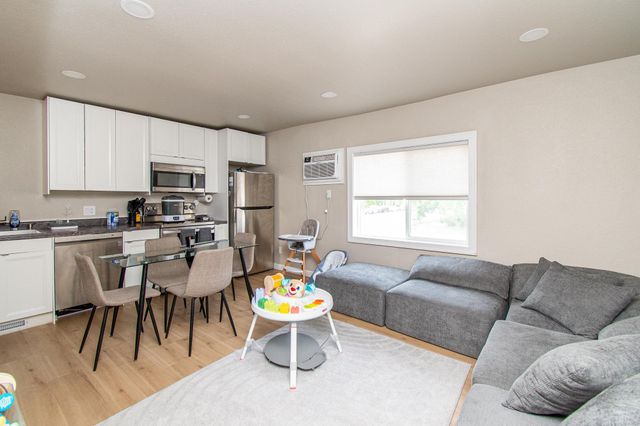 120 University Drive S, Fargo, ND 58103