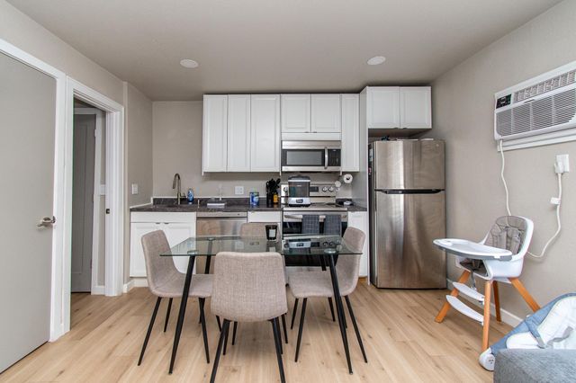 120 University Drive S, Fargo, ND 58103