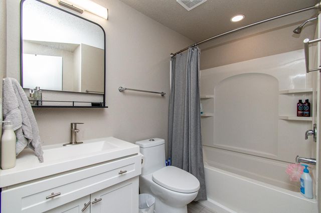 120 University Drive S, Fargo, ND 58103