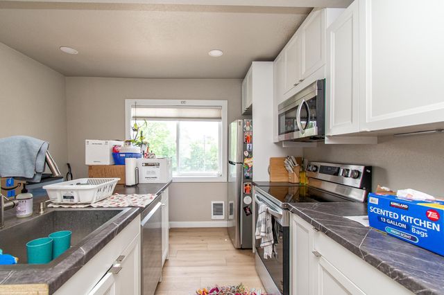 120 University Drive S, Fargo, ND 58103