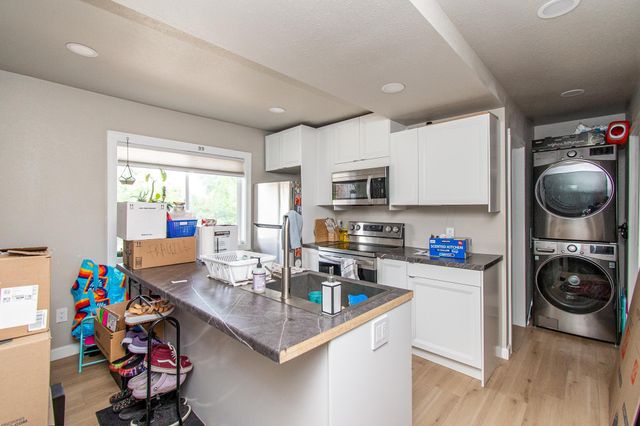 120 University Drive S, Fargo, ND 58103