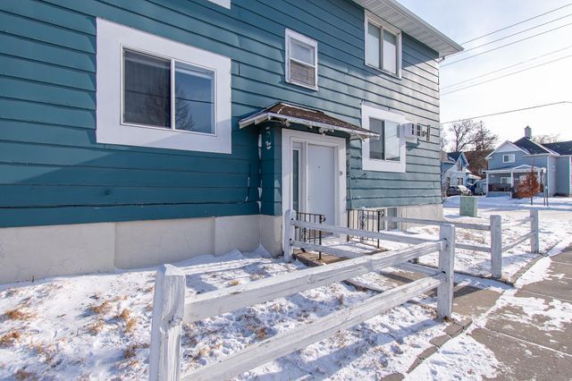 120 University Drive S, Fargo, ND 58103