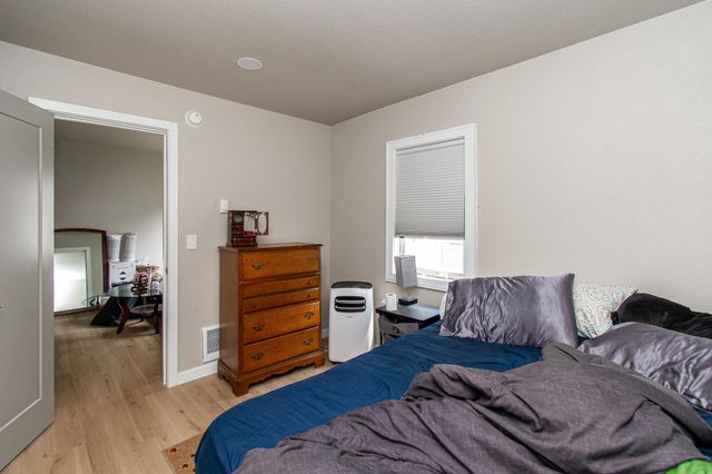 120 University Drive S, Fargo, ND 58103