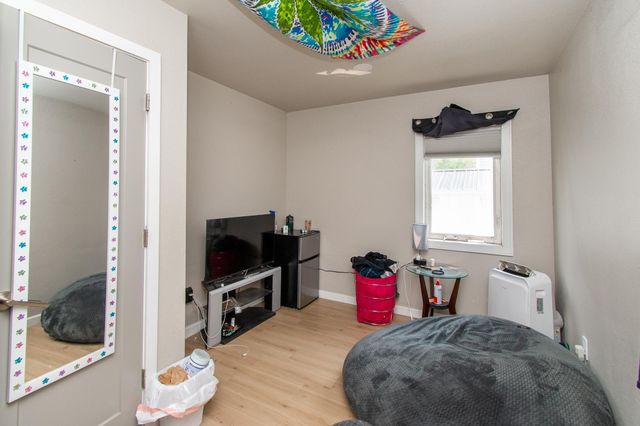 120 University Drive S, Fargo, ND 58103