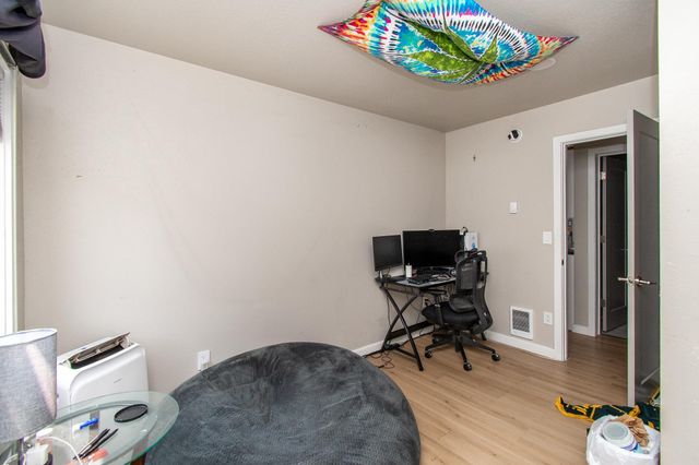 120 University Drive S, Fargo, ND 58103