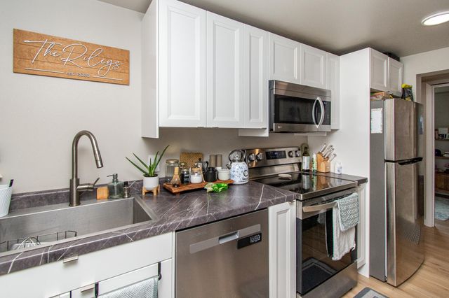 120 University Drive S, Fargo, ND 58103