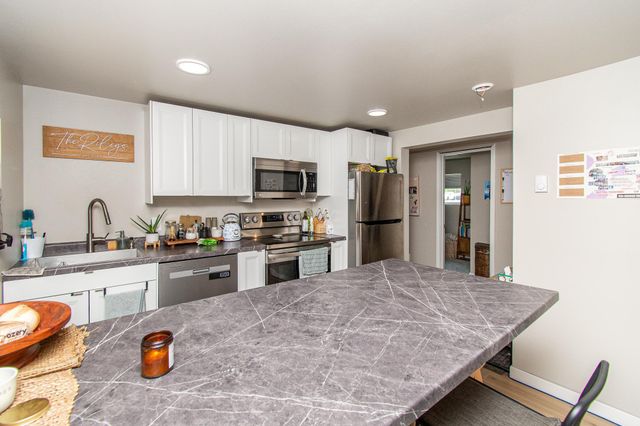 120 University Drive S, Fargo, ND 58103