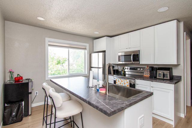 120 University Drive S, Fargo, ND 58103