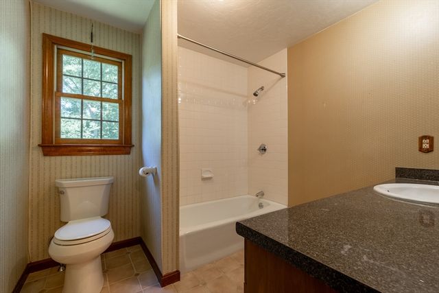 322 Spring St, Shrewsbury, MA 01545