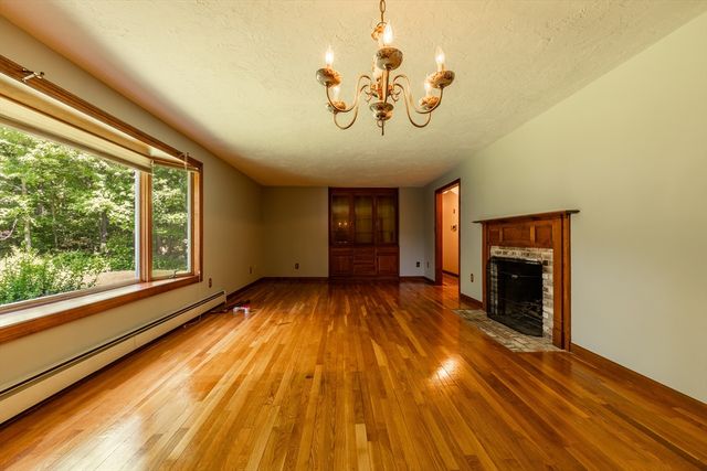 322 Spring St, Shrewsbury, MA 01545