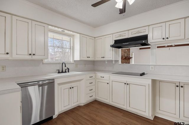 2827 Fairfax Dr, Tyler, TX 75701