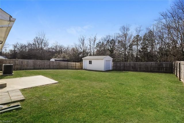 4156 Kennison Village Drive, Winston-salem, NC 27127