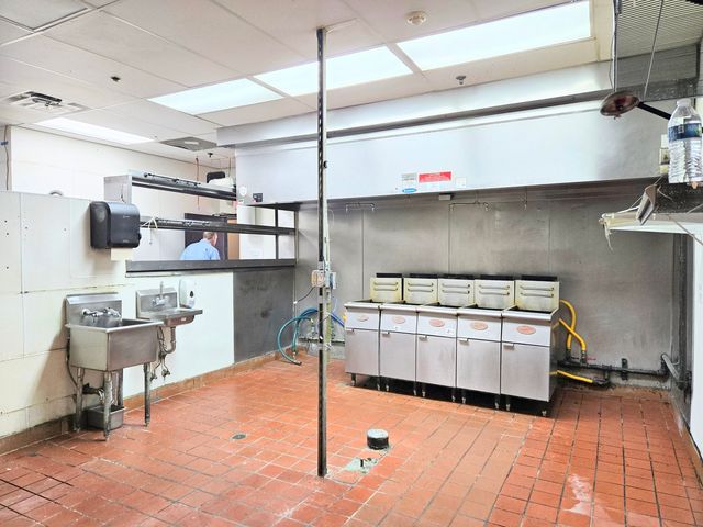 9850 Milwaukee Avenue, Glenview, IL 60025