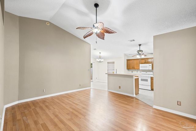 2517 Gulf Breeze Ave, Pensacola, FL 32507