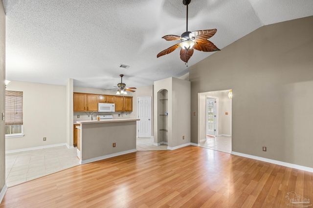 2517 Gulf Breeze Ave, Pensacola, FL 32507