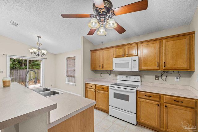 2517 Gulf Breeze Ave, Pensacola, FL 32507