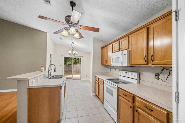 2517 Gulf Breeze Ave, Pensacola, FL 32507