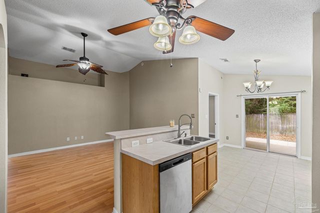 2517 Gulf Breeze Ave, Pensacola, FL 32507