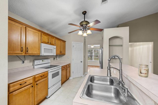 2517 Gulf Breeze Ave, Pensacola, FL 32507