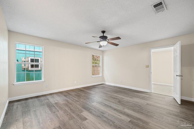 2517 Gulf Breeze Ave, Pensacola, FL 32507