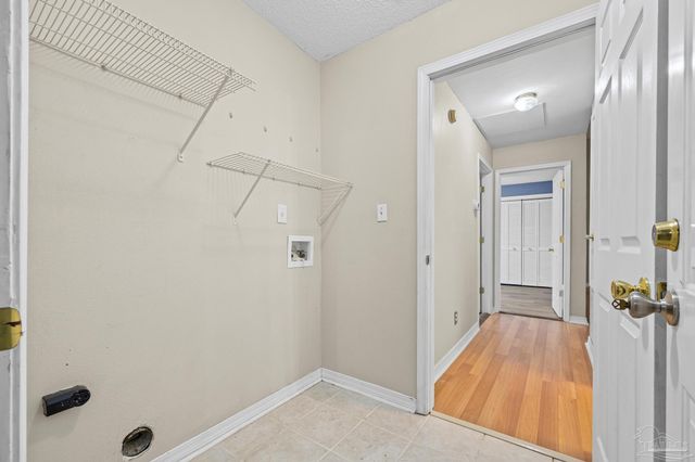 2517 Gulf Breeze Ave, Pensacola, FL 32507