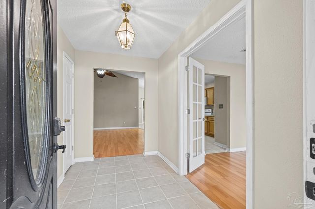 2517 Gulf Breeze Ave, Pensacola, FL 32507