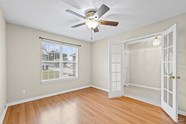 2517 Gulf Breeze Ave, Pensacola, FL 32507