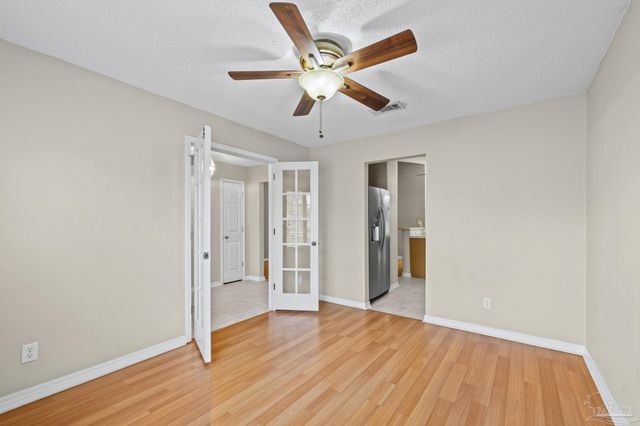 2517 Gulf Breeze Ave, Pensacola, FL 32507