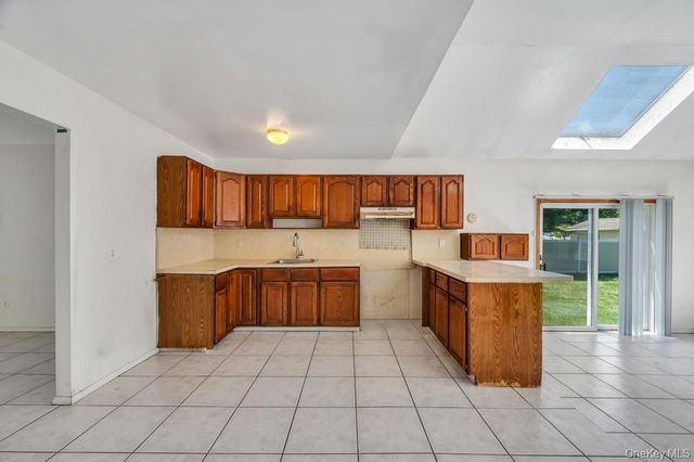 27 Yarnell Street, Brentwood, NY 11717