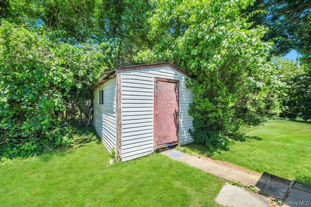 27 Yarnell Street, Brentwood, NY 11717