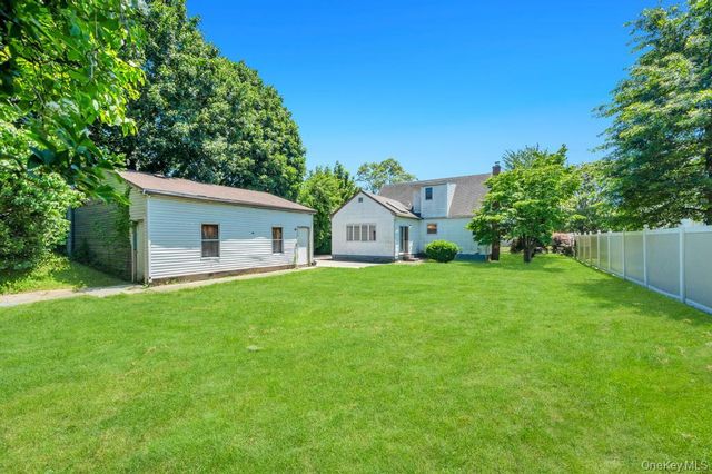 27 Yarnell Street, Brentwood, NY 11717