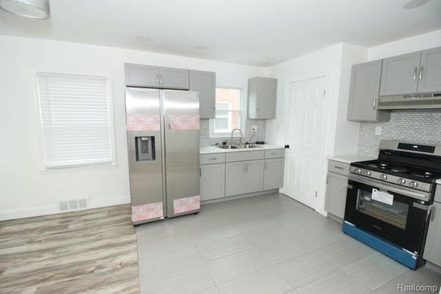 16873 Mansfield Street, Detroit, MI 48235
