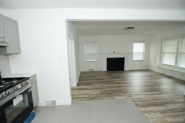 16873 Mansfield Street, Detroit, MI 48235