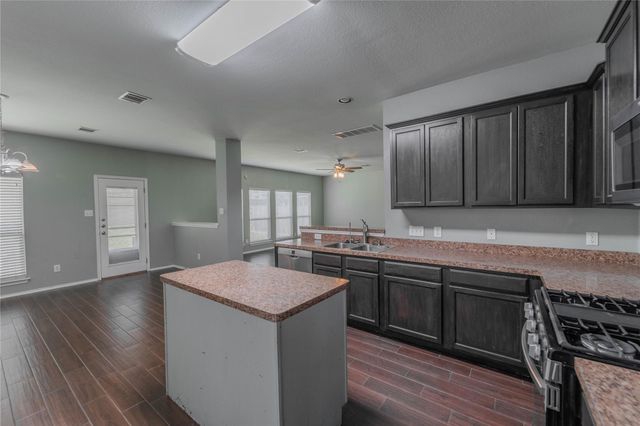 1333 Rainbow Parke DR, Round Rock, TX 78665