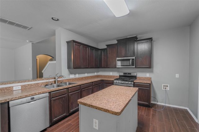 1333 Rainbow Parke DR, Round Rock, TX 78665