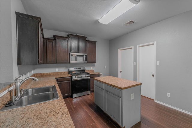 1333 Rainbow Parke DR, Round Rock, TX 78665