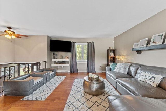 1235 Woodhollow Court, Schererville, IN 46375