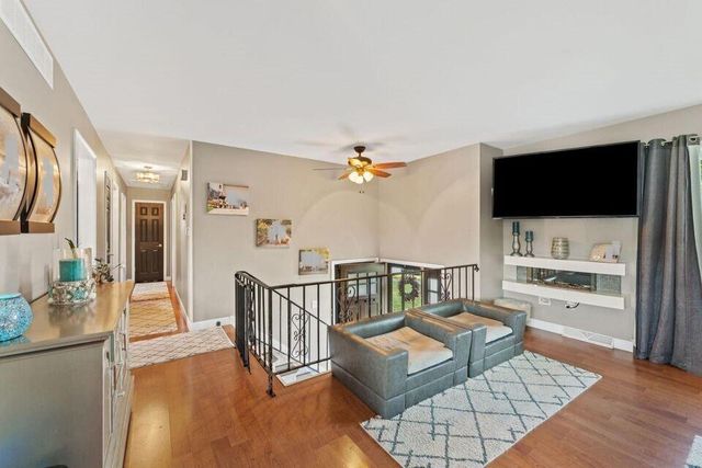 1235 Woodhollow Court, Schererville, IN 46375