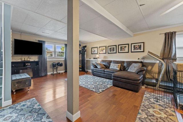 1235 Woodhollow Court, Schererville, IN 46375