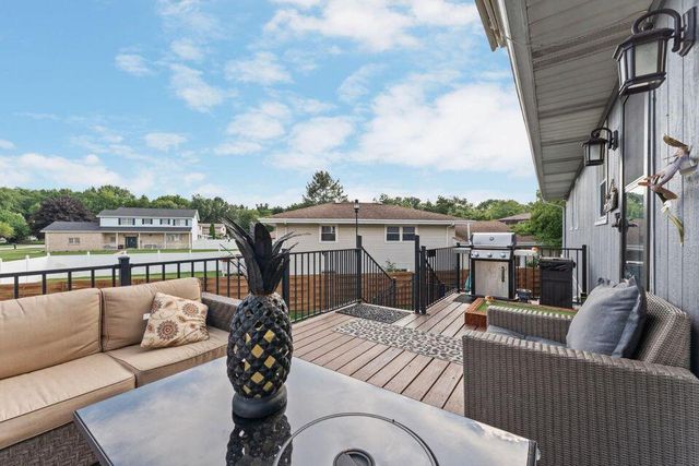 1235 Woodhollow Court, Schererville, IN 46375