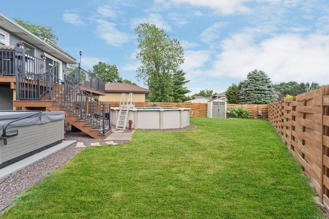 1235 Woodhollow Court, Schererville, IN 46375